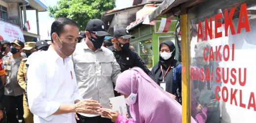 Jokowi Dinilai Peduli Pulihkan Ekonomi, Masih Kuncurkan Bansos