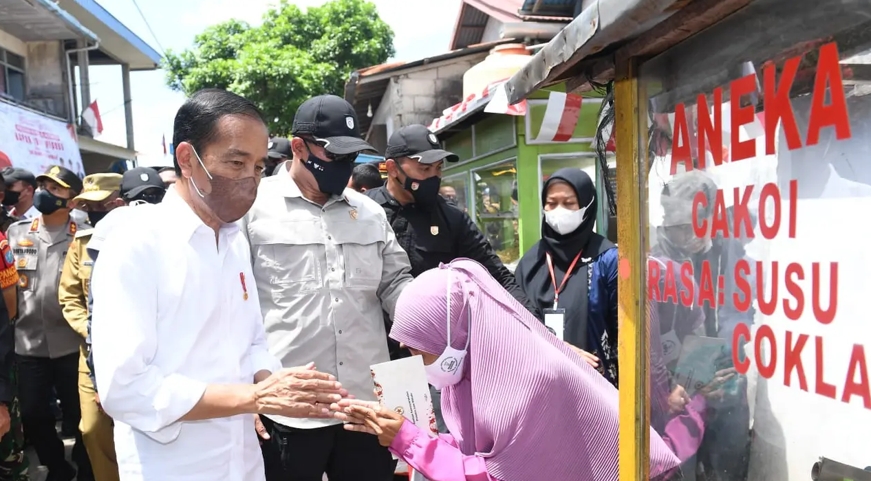 Jokowi Dinilai Peduli Pulihkan Ekonomi, Masih Kuncurkan Bansos