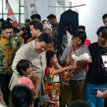 Seskab Teddy Bagikan Momen Hangat Presiden Prabowo Bersama Warga Relokasi Senen di Hunian Baru